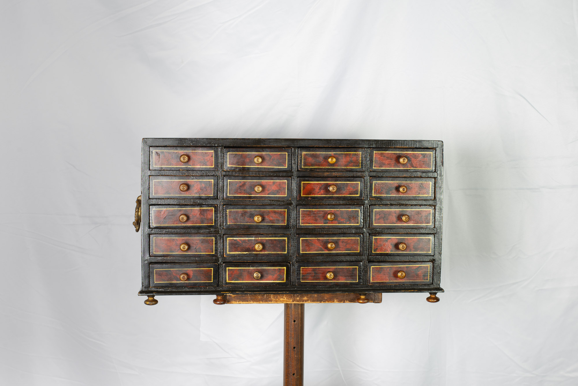 Cabinet Italien époque 19e